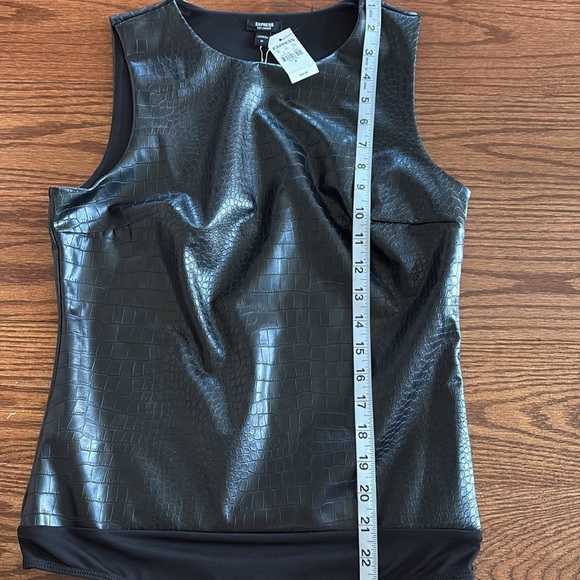 Express Black Textured embossed Faux Leather Bodysuit thong sleeveless stretch M - Picture 9 of 12